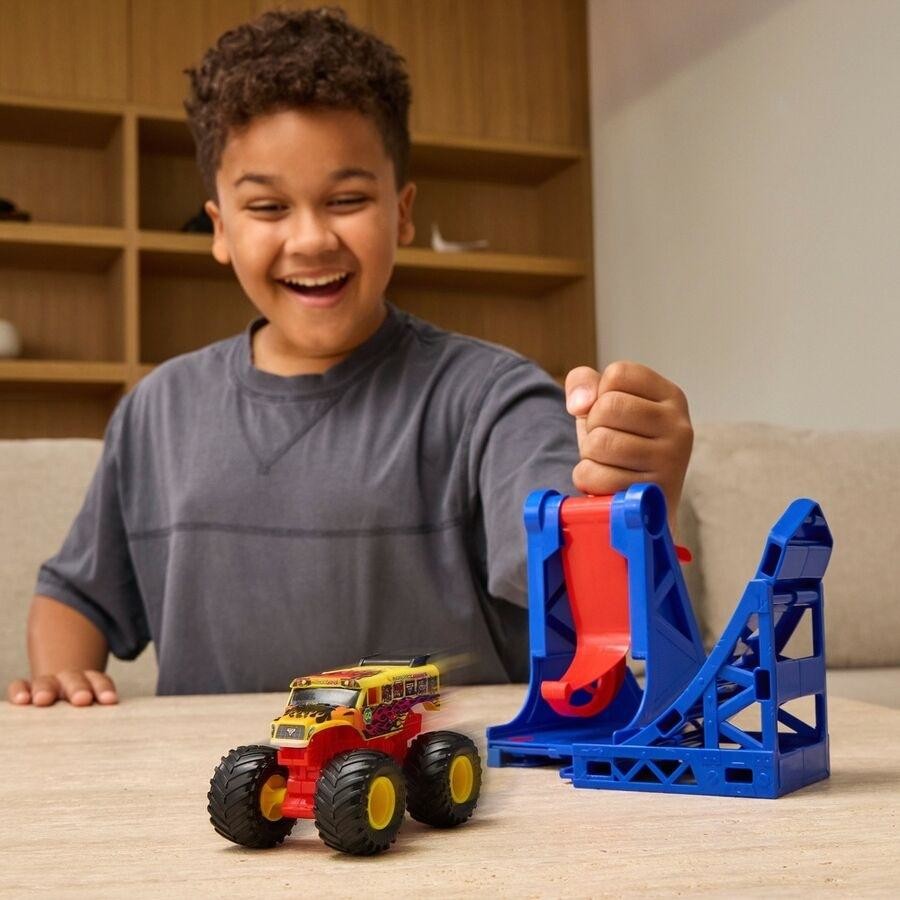 Monster Jam Smash &amp; Bash Classroom Crushers &amp; Crash Course Playset