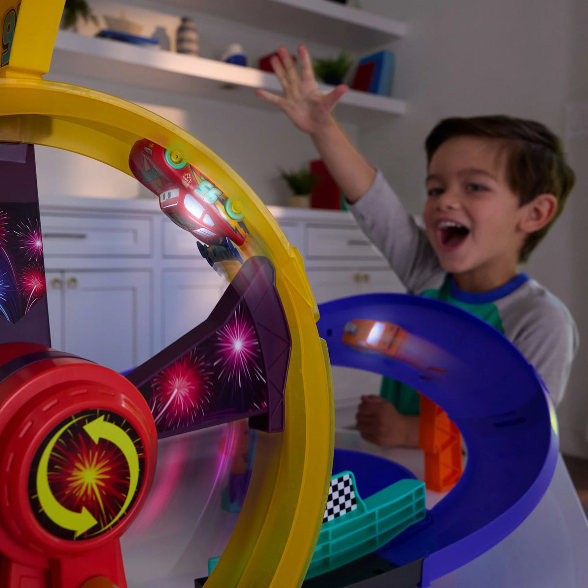 Disney Cars Light Up Lightning McQueen Celebration Raceway
