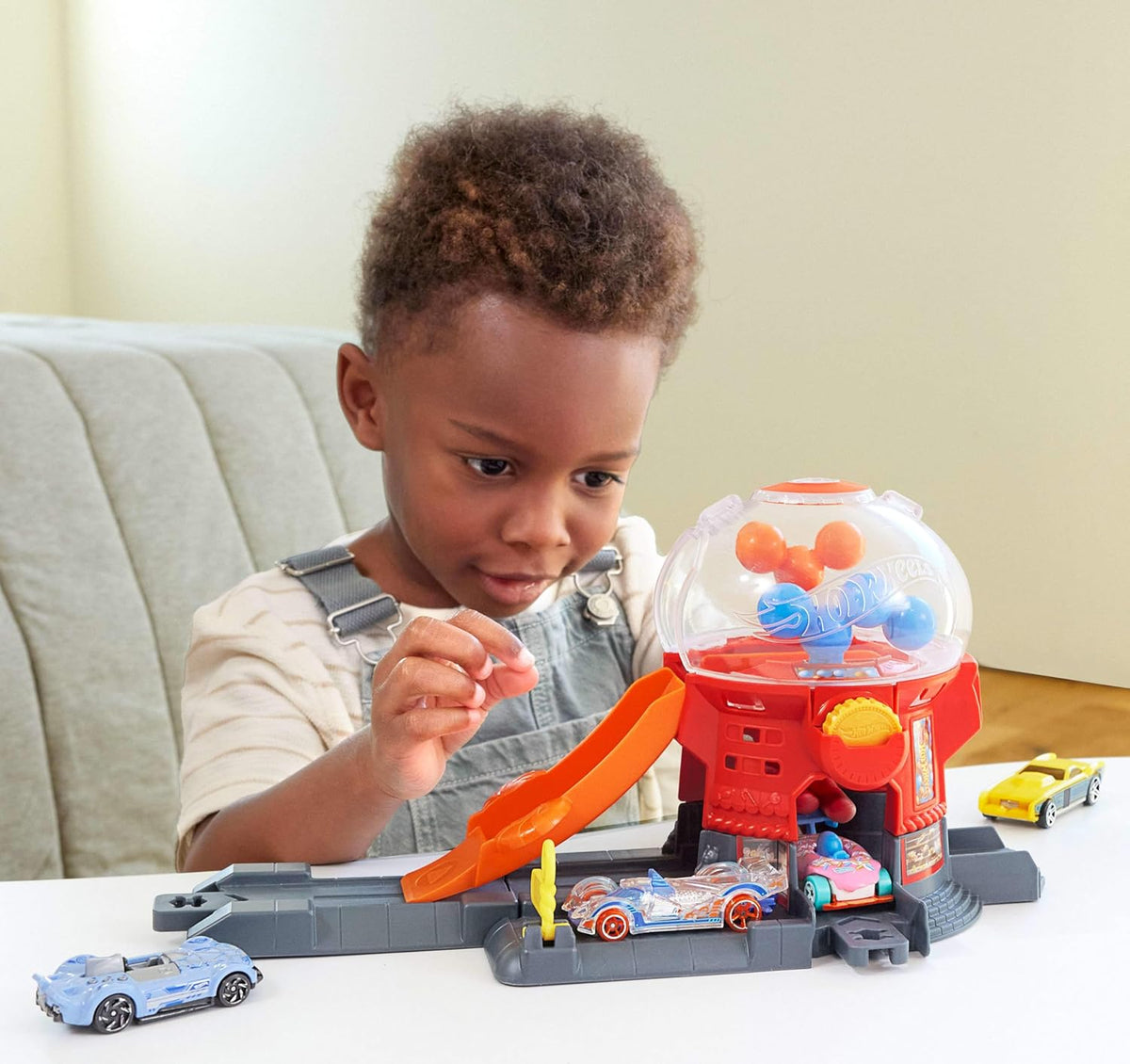 Hot Wheels City Down Town Candy Shop Playset