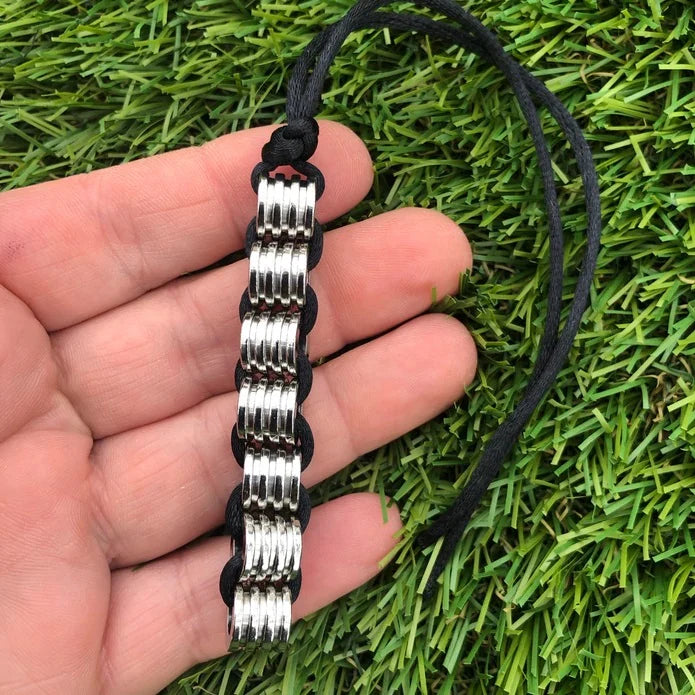 Kaiko Hand Silkworm Fidget Black/Silver