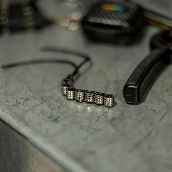 Kaiko Hand Silkworm Fidget Black/Silver