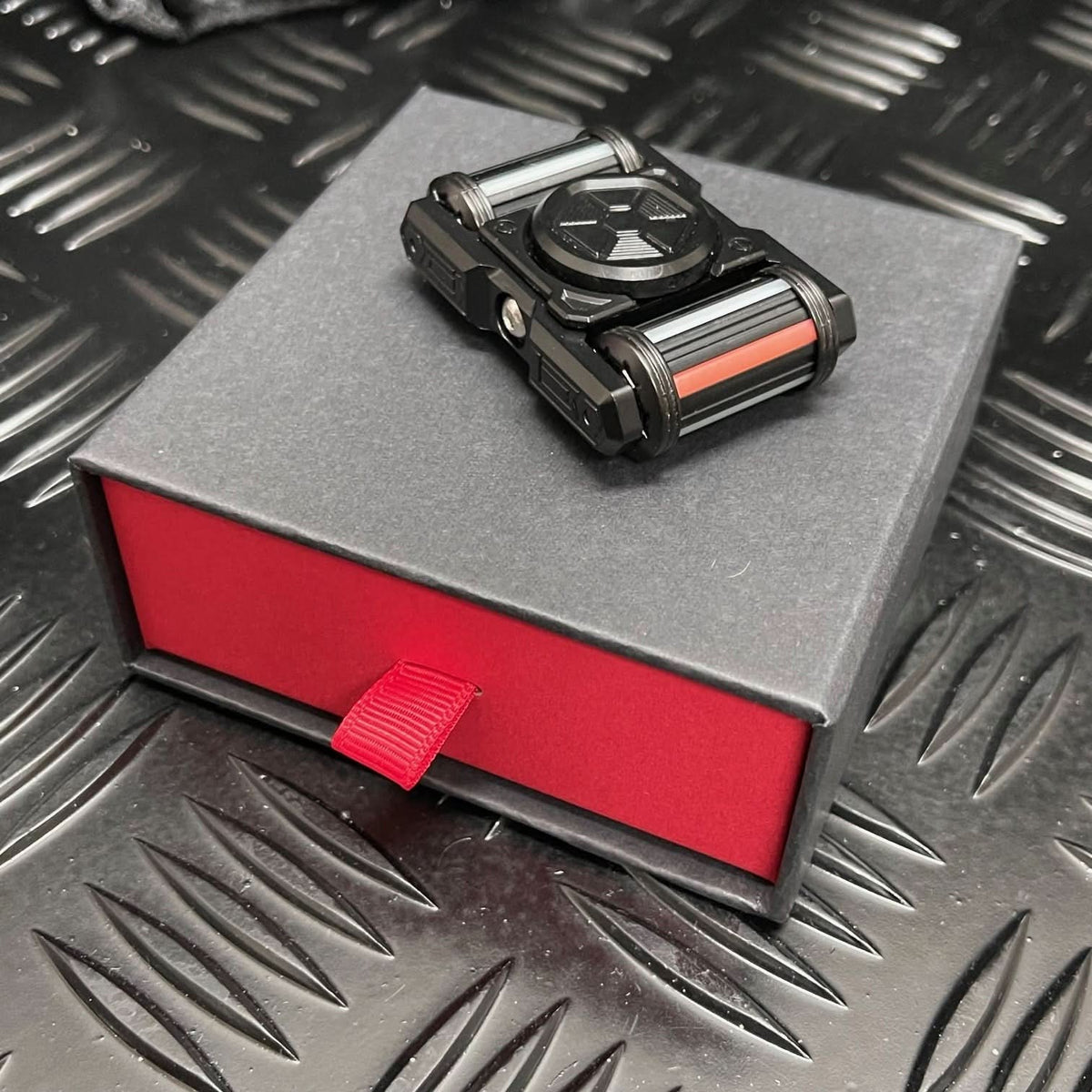 Kaiko The Rover Fidget Spinner - Glows Under UV Light