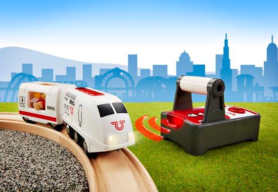 BRIO 33510 R/C Travel Train req 4 x AA batteries