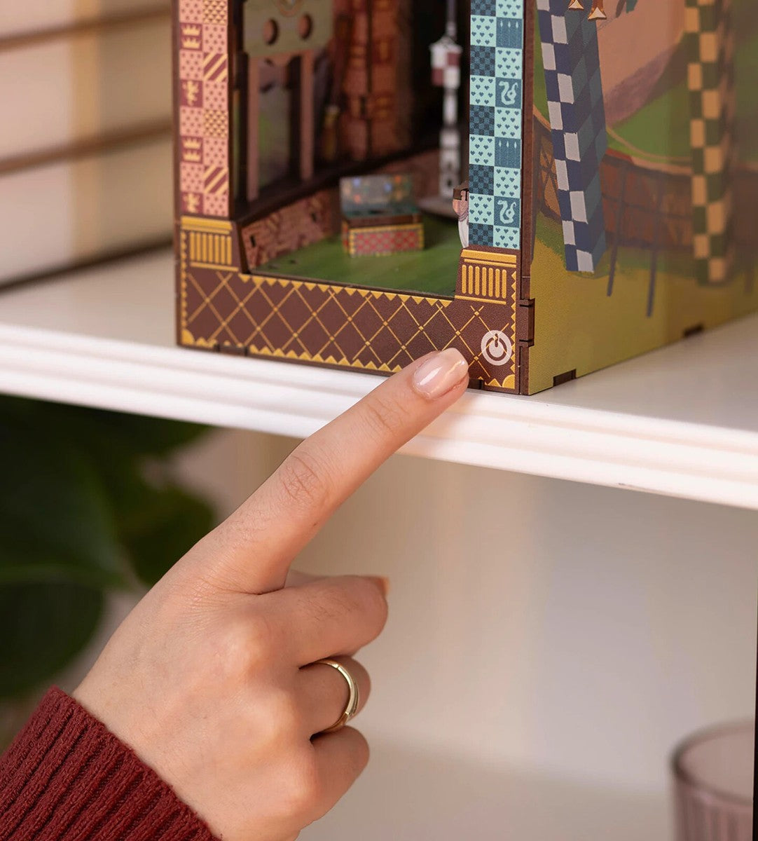 Revell Book Nook - Harry Potter Quidditch Field